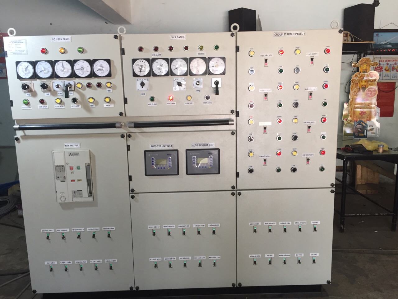 Tủ điều khiển cabin